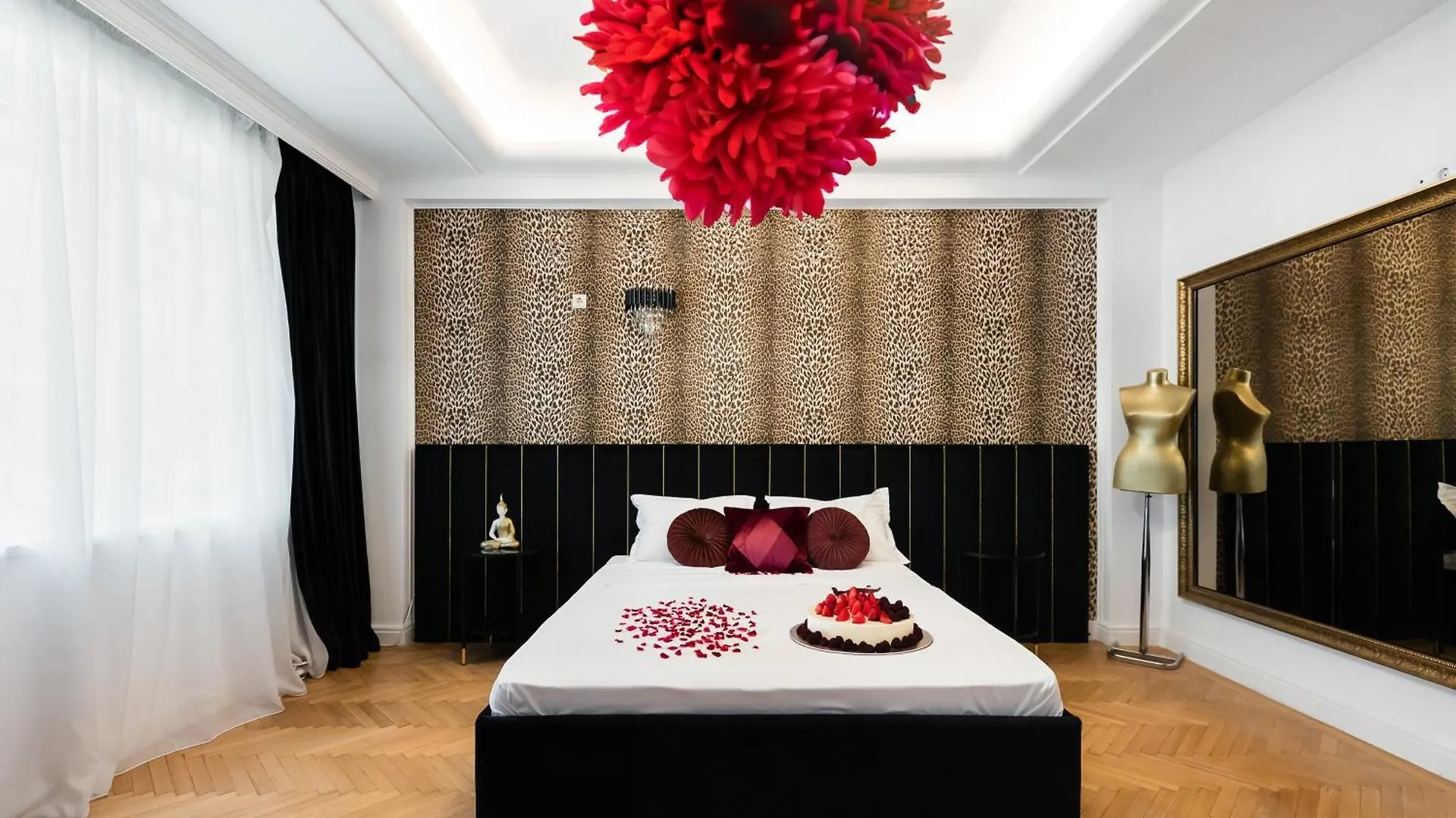 Central Studios In Piata Romana Bucureşti