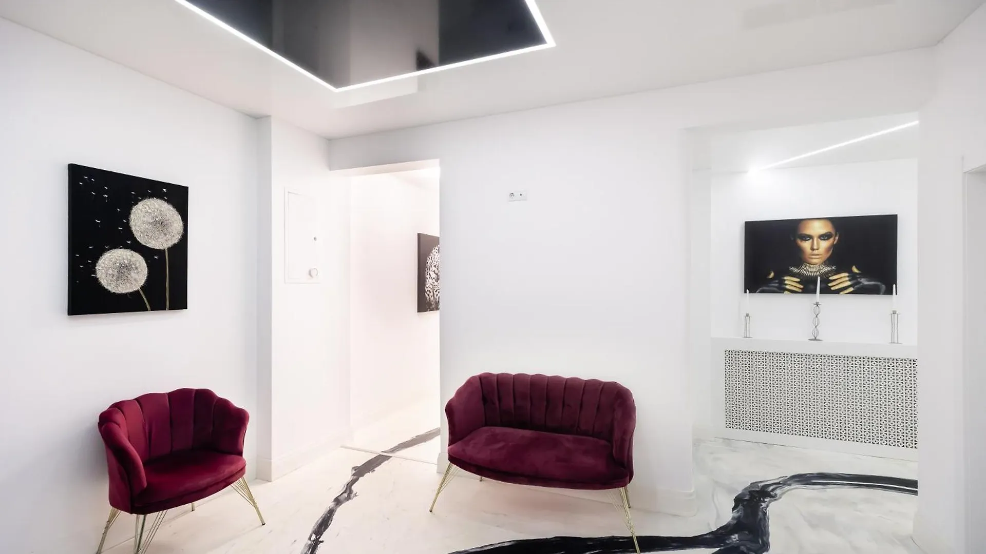 Central Studios In Piata Romana Bucureşti 0*,  România