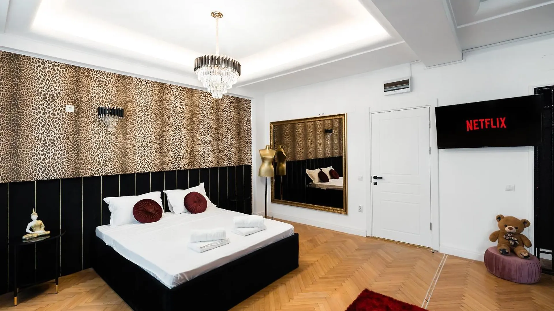 Central Studios In Piata Romana Bucureşti 0*,