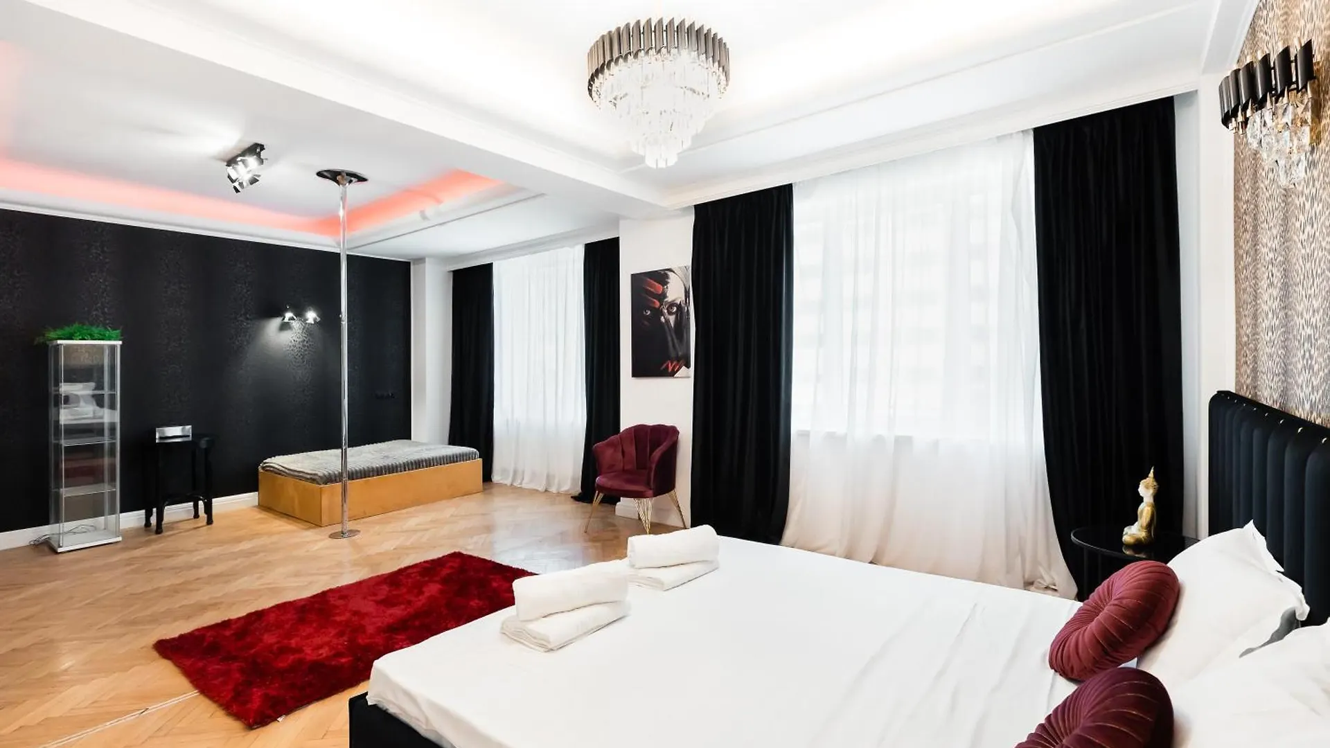 Central Studios In Piata Romana Bucureşti