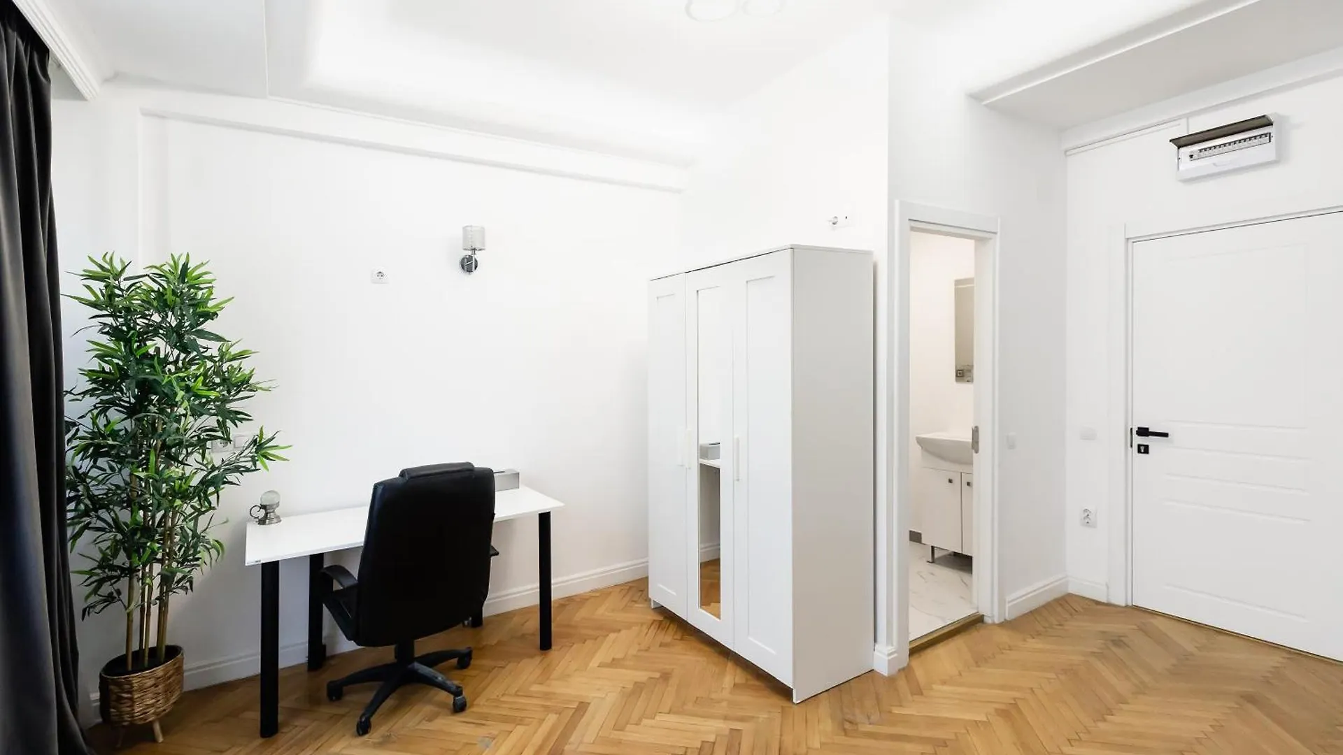 Central Studios In Piata Romana Bucureşti 0*,